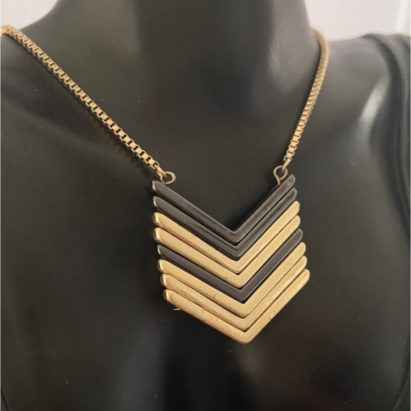 Madewell arrowhead gold tone necklace - Picture 2 of 5